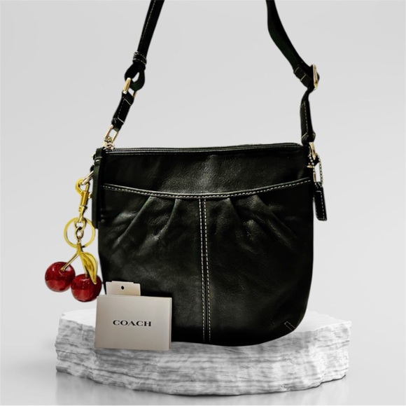 Vintage Coach soho shoulder bag Black soft Leather with red Cherry Charm - Picture 5 of 17